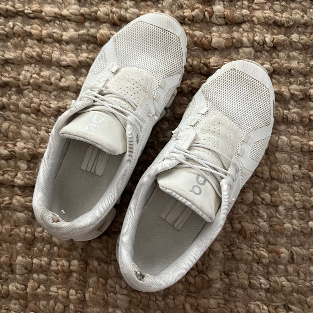 On Cloud 5 Women 7.5 White Running Shoes Sneakers CloudTec Swiss Engineering - Picture 2 of 14